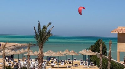 Ready one-bedroom apartment in El Ahyaa, Hurghada — private beach and turquoise sea at your doorstep