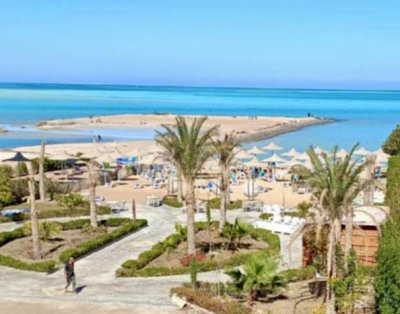 Move in and live by the sea — studio with sea view and private beach in Fiesta Resort